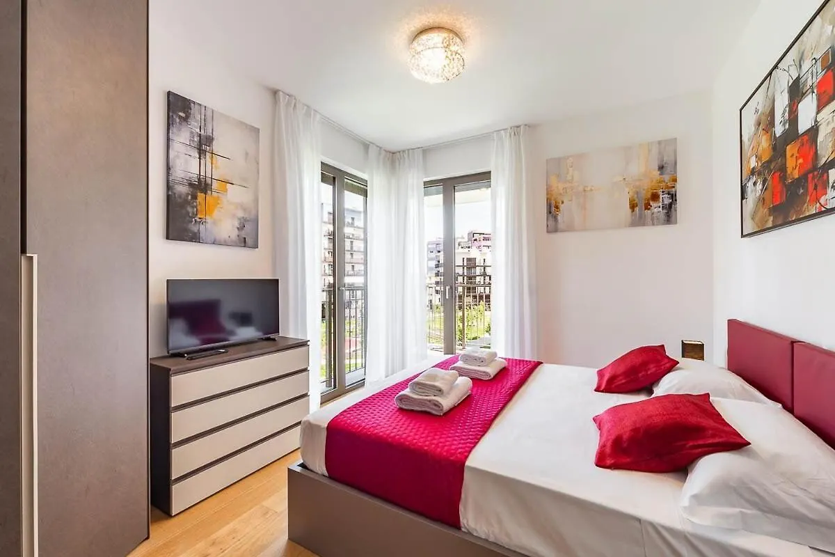 Appartement Free Parking Besta 10 Minutes Away Private Terrace And Garden View Milan