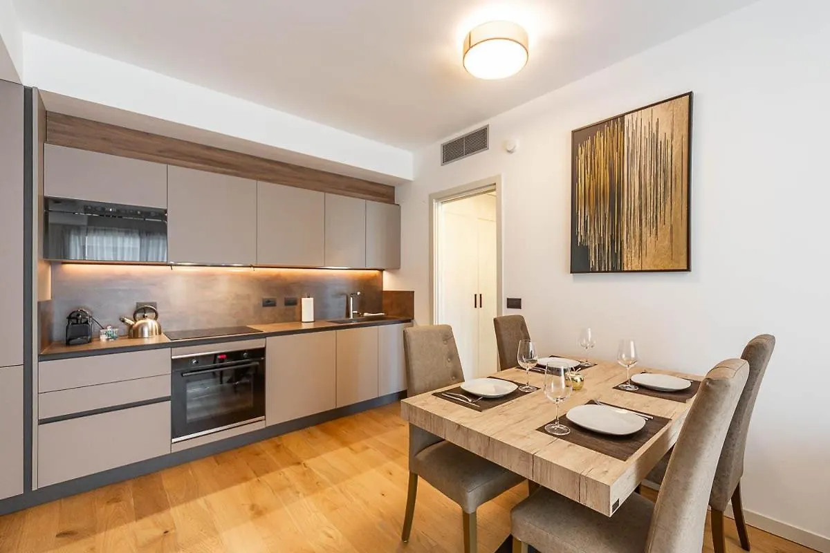 Appartement Free Parking Besta 10 Minutes Away Private Terrace And Garden View Milan