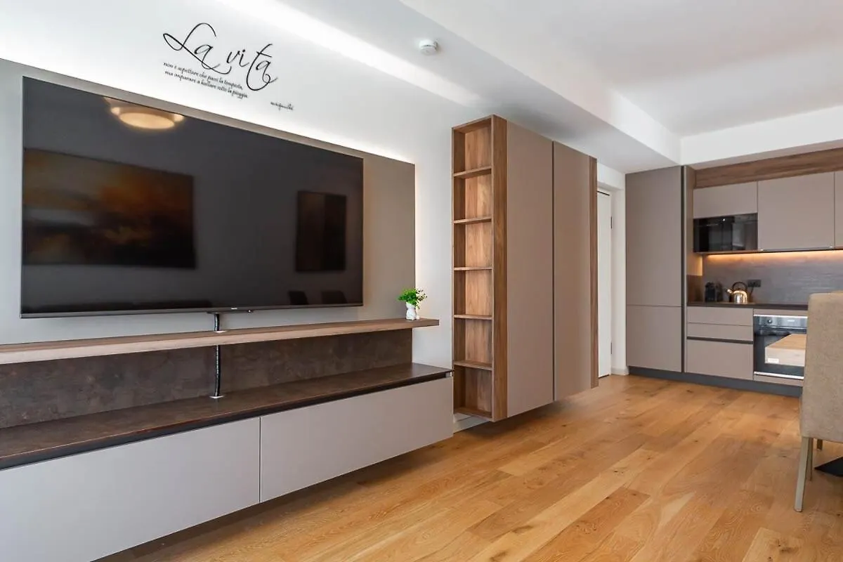 Appartement Free Parking Besta 10 Minutes Away Private Terrace And Garden View Milan