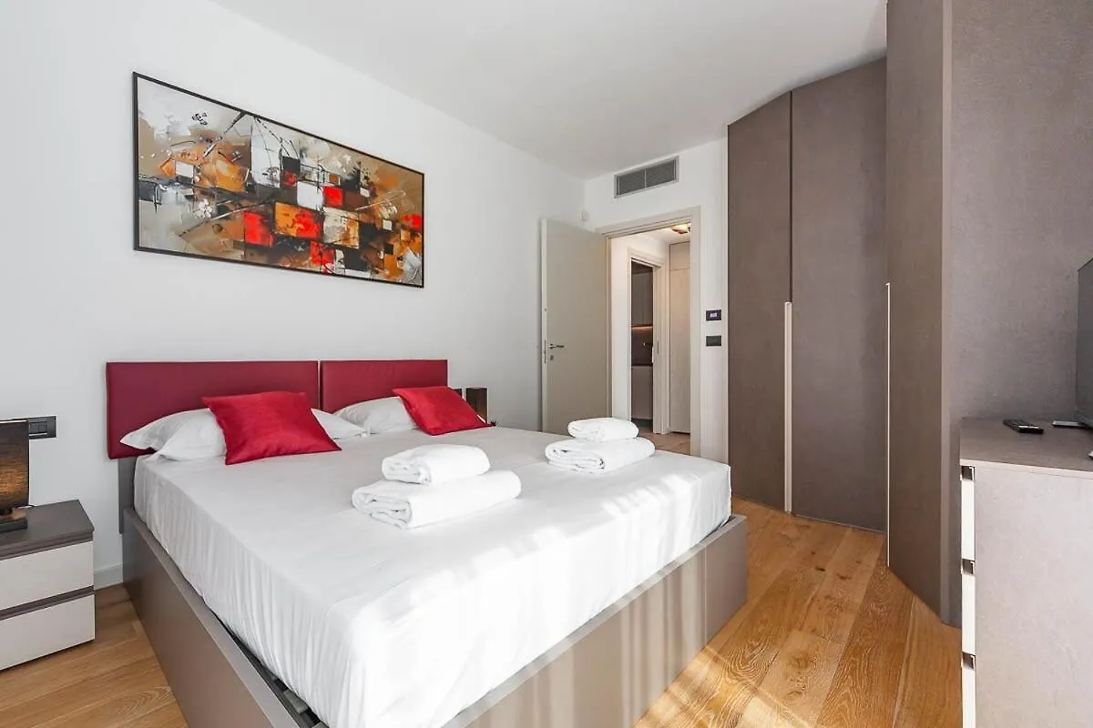 Free Parking Besta 10 Minutes Away Private Terrace And Garden View Milan
