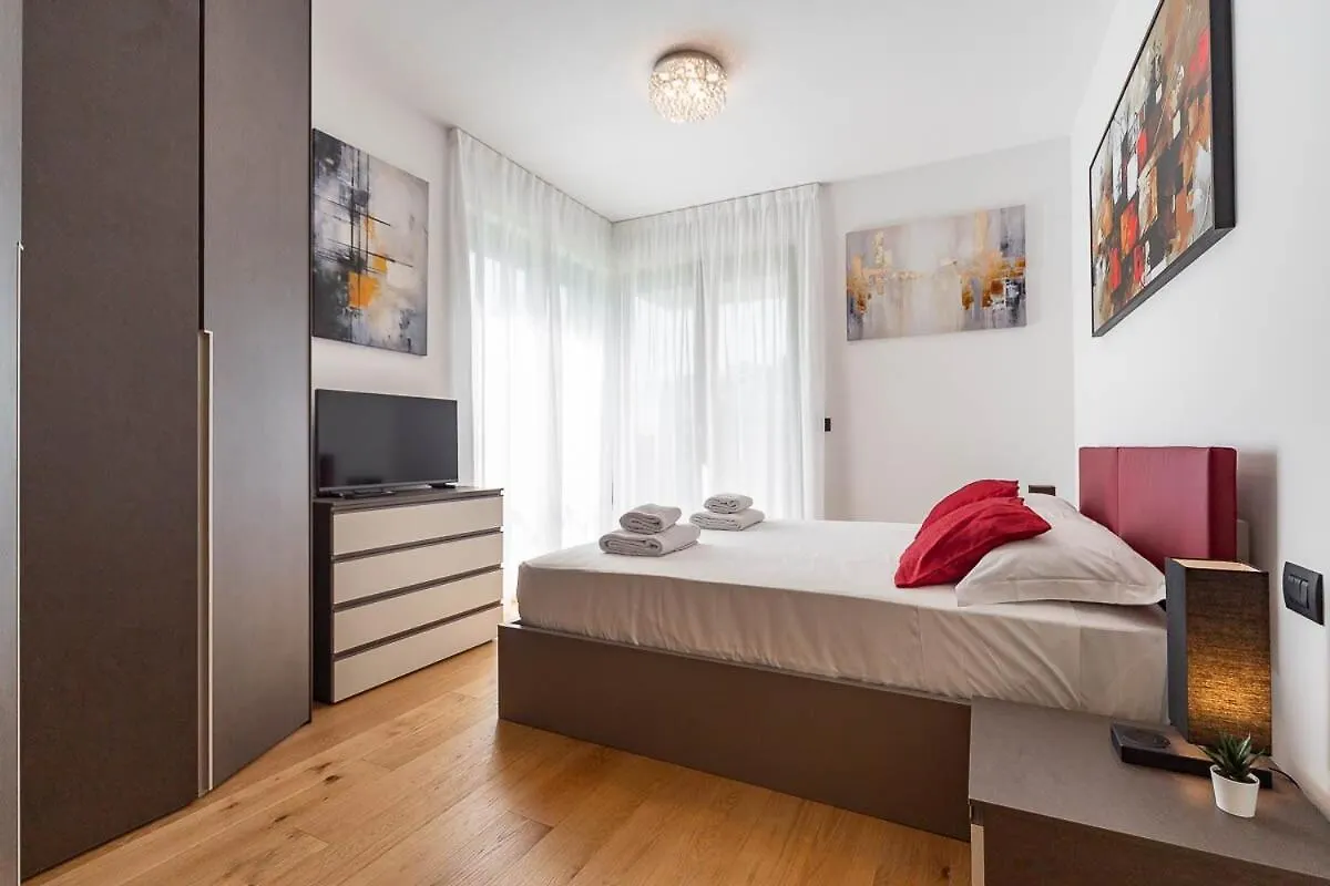 Appartement Free Parking Besta 10 Minutes Away Private Terrace And Garden View Milan