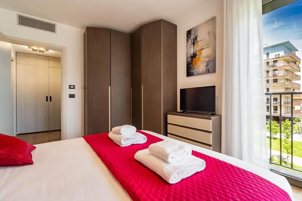 Free Parking Besta 10 Minutes Away Private Terrace And Garden View Milan 0*,  Italie