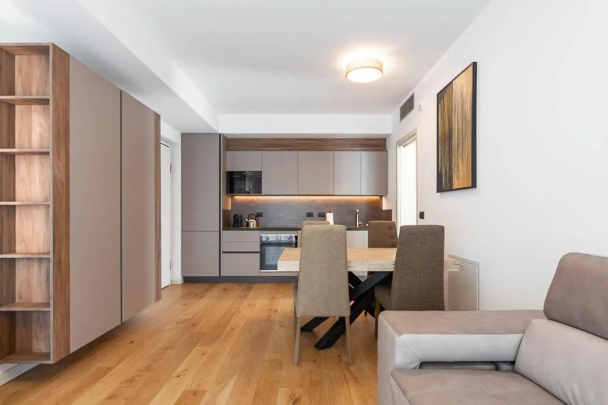 Free Parking Besta 10 Minutes Away Private Terrace And Garden View 밀라노 아파트