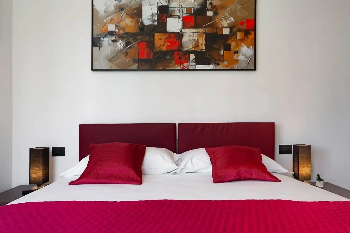 Free Parking Besta 10 Minutes Away Private Terrace And Garden View 밀라노 아파트