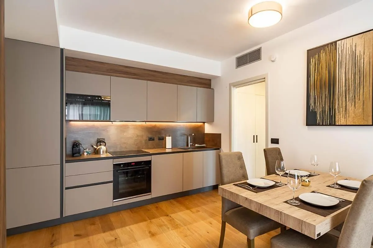Free Parking Besta 10 Minutes Away Private Terrace And Garden View 밀라노